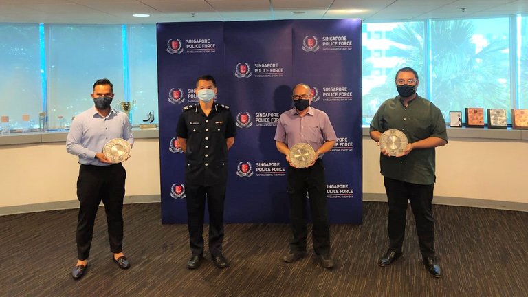 Assistant Commissioner of Police Gregory Tan Siew Hin, commander of Central Police Division, (2nd from left) with Noralimin Mawi (1st right) and 2 other recipients of the Public Spiritedness Award.